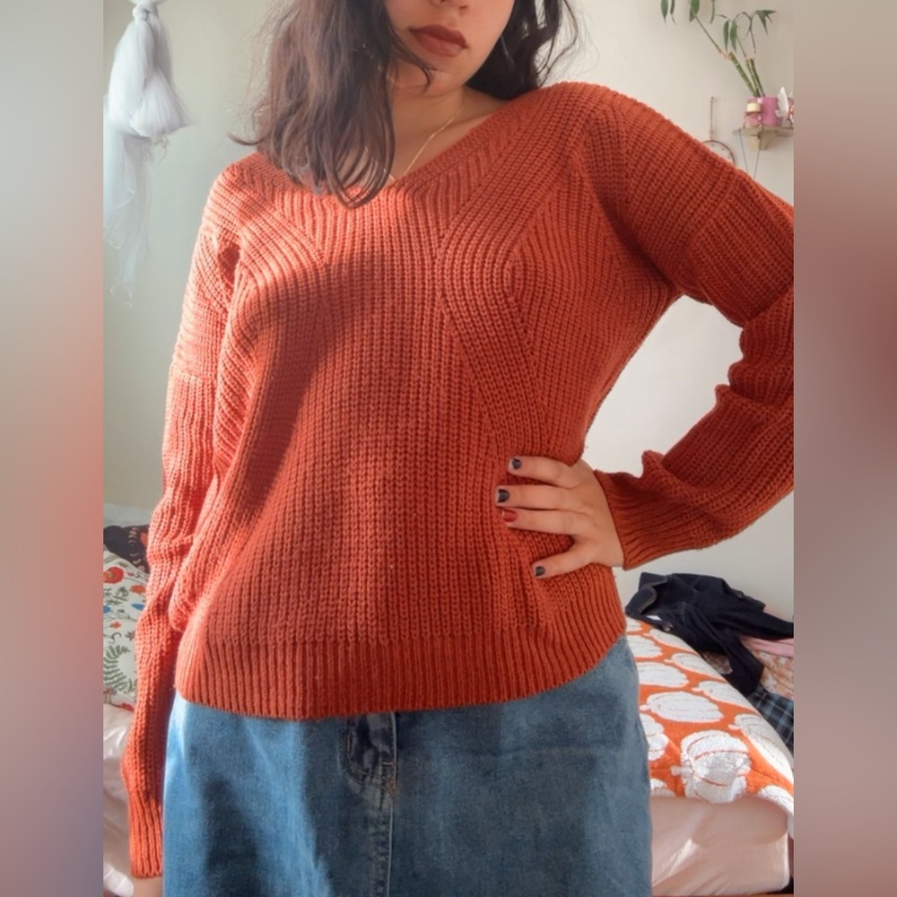Cute and comfy knitted sweater🧡 Poof Apparel Size M
